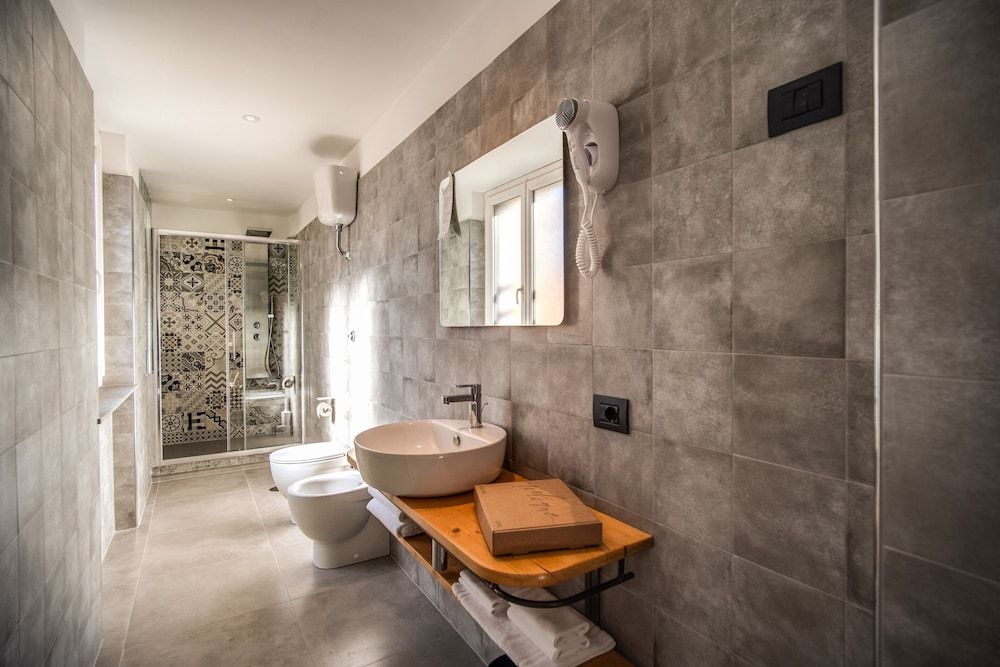 Hotel King Superior Double or Twin Room, Balcony 12