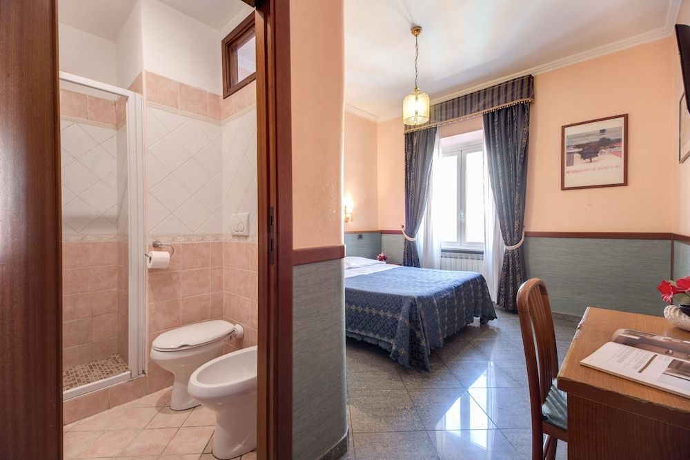 Hotel Planet Basic Double Room 3