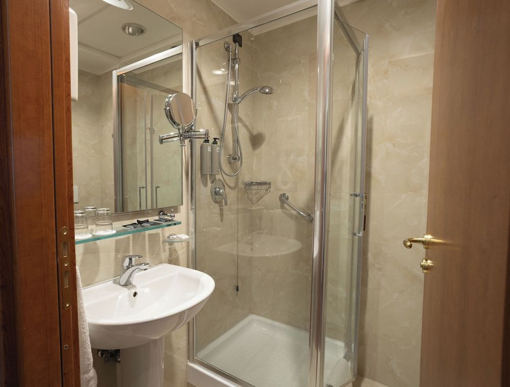 Grand Hotel Tiberio Classic Twin Room 9