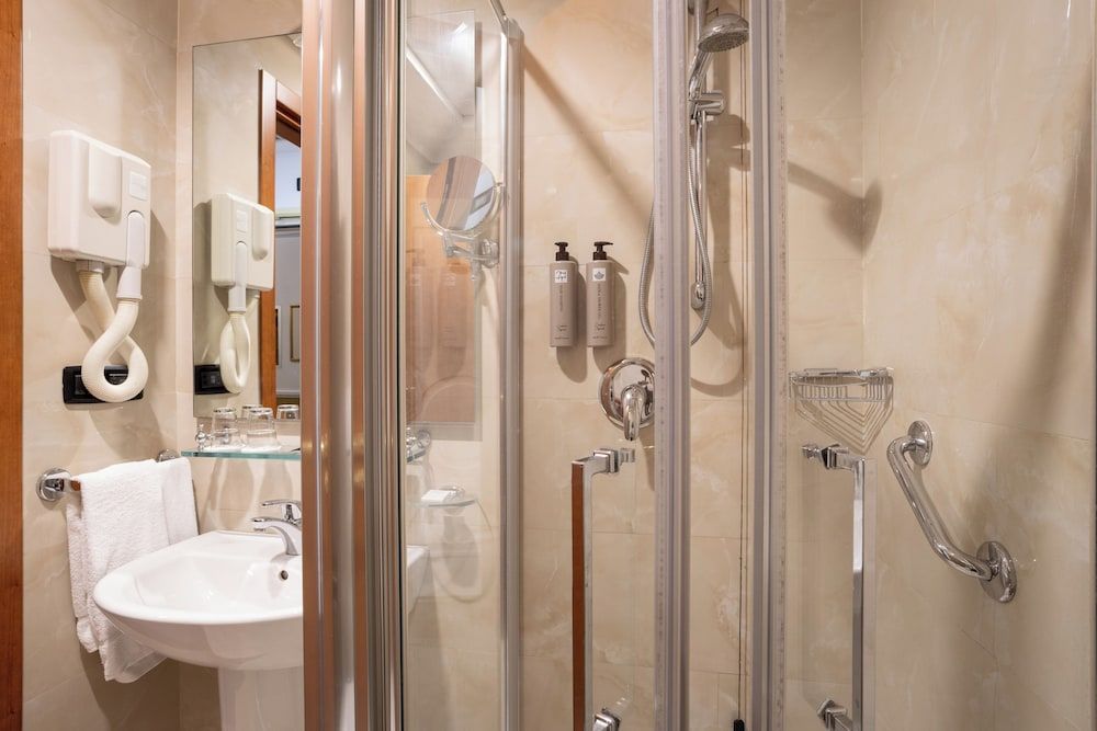 Grand Hotel Tiberio Classic Twin Room 8