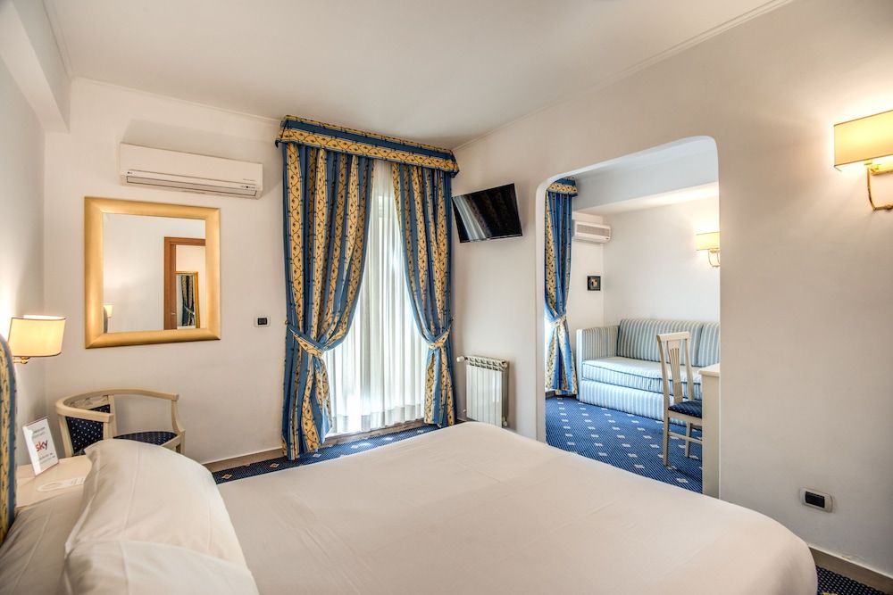 Napoleon Hotel Deluxe Suite 3