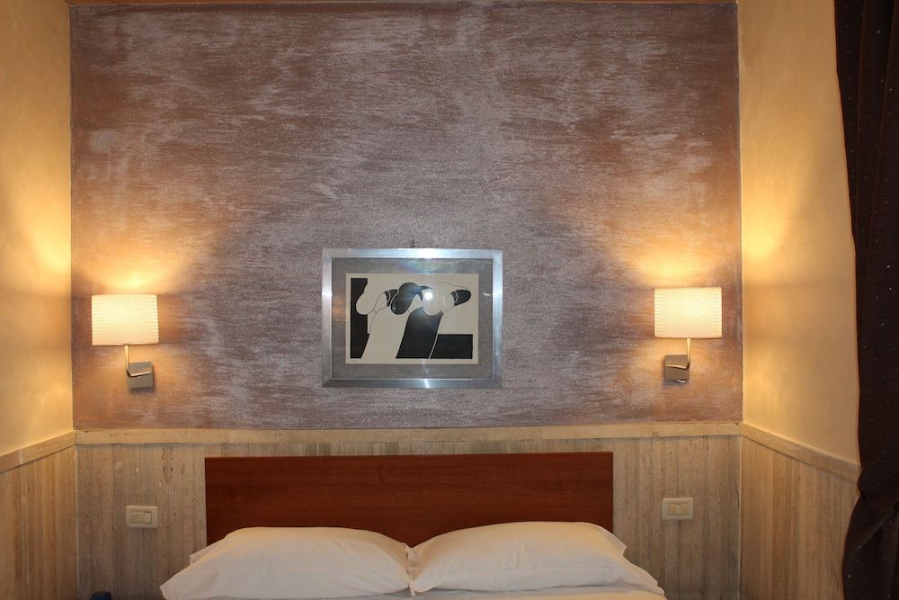 Hotel Pyramid Deluxe Double Room Single Use 5