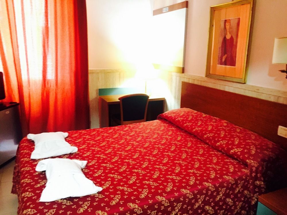 Hotel Pyramid Deluxe Double Room Single Use