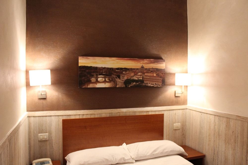 Hotel Pyramid Deluxe Double Room Single Use 2