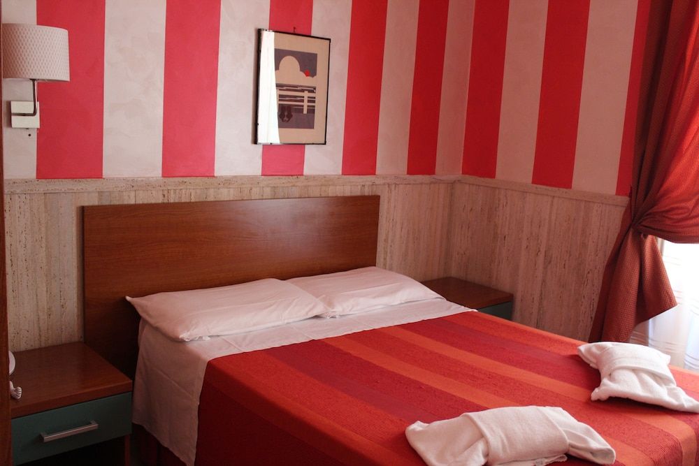 Hotel Pyramid Deluxe Double Room Single Use 6