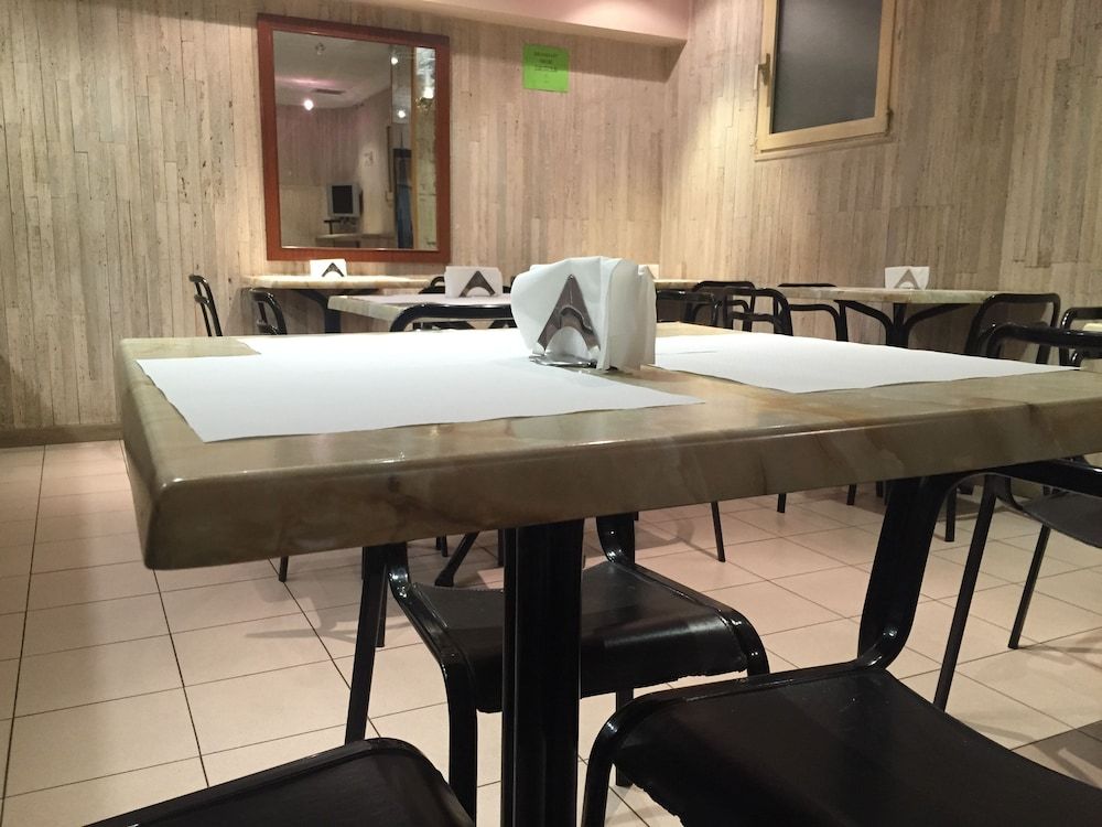 undefined Hotel Pyramid 6