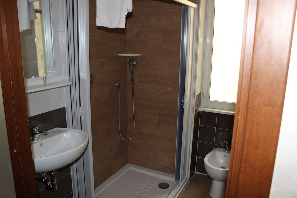 Hotel Pyramid Deluxe Double Room Single Use 9