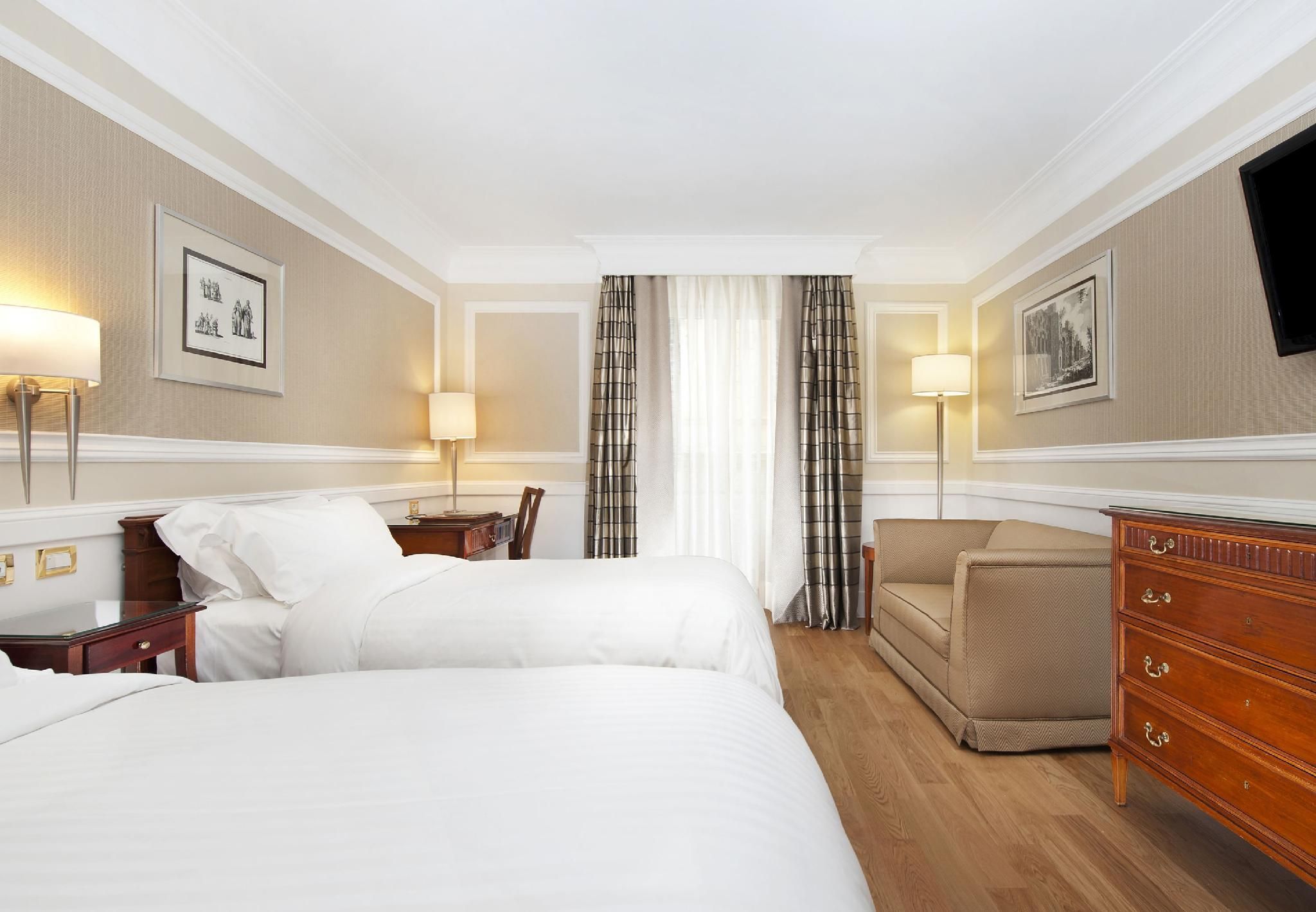Family Deluxe, Guest room, Bedroom 1: 2 Twin, Bedroom 2: 1 Queen