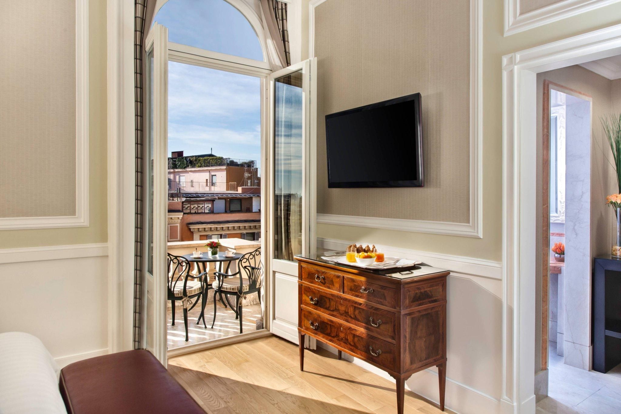 high floor suite, suite, 1 king, sofa bed, city view, high floor