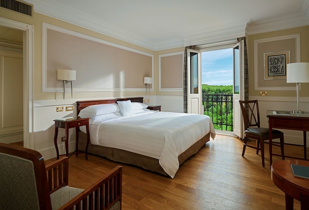 Suite, 1 King Bed with Sofa bed, City View
