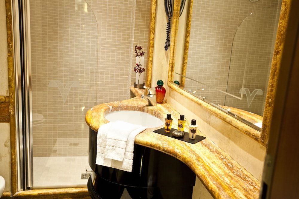 Valadier Hotel Standard Double Room 6