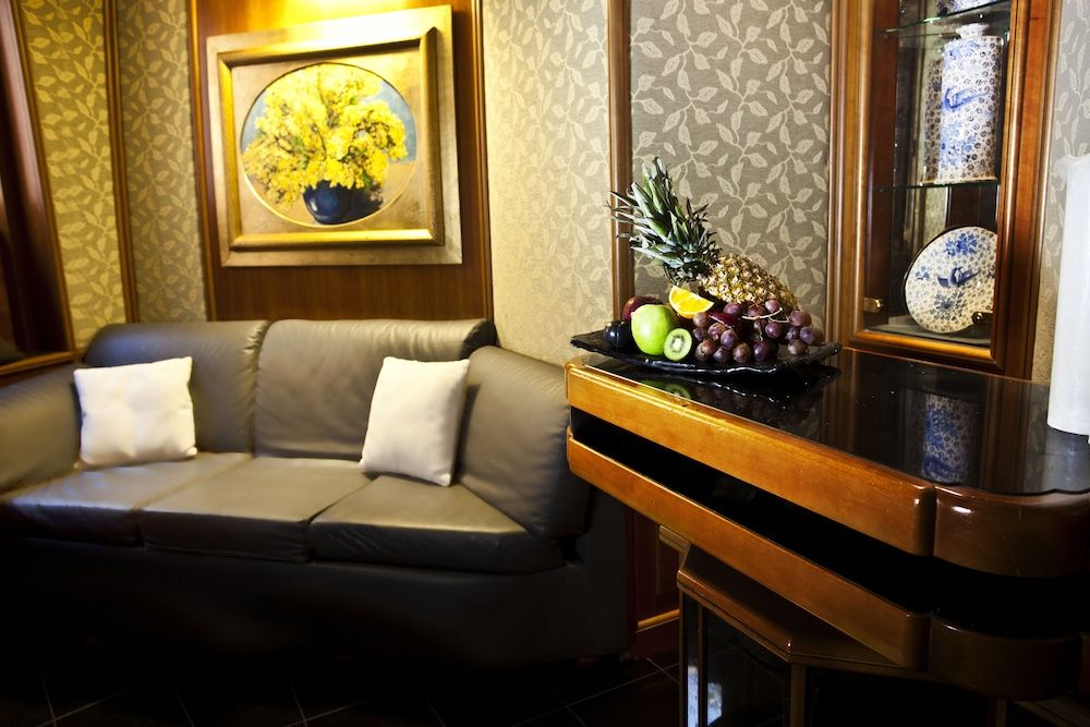 Valadier Hotel Standard Double Room 9