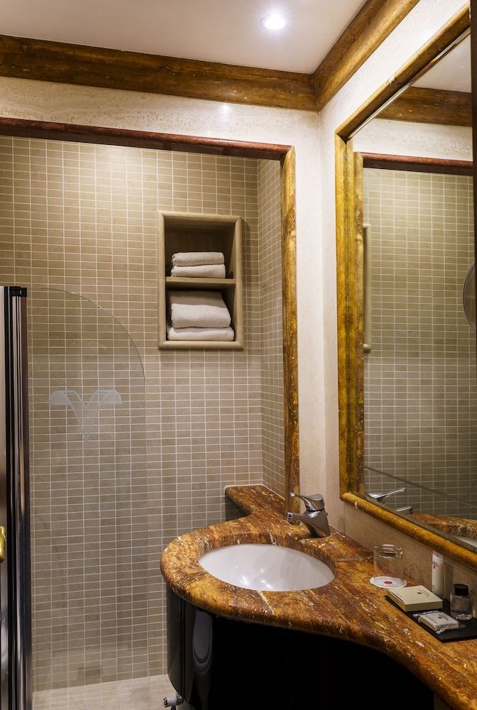 Valadier Hotel Standard Double Room 8