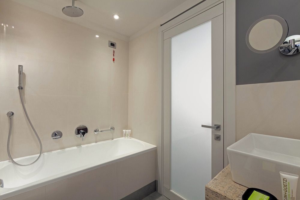 Le Méridien Visconti Rome Superior Room, 1 King Bed 5