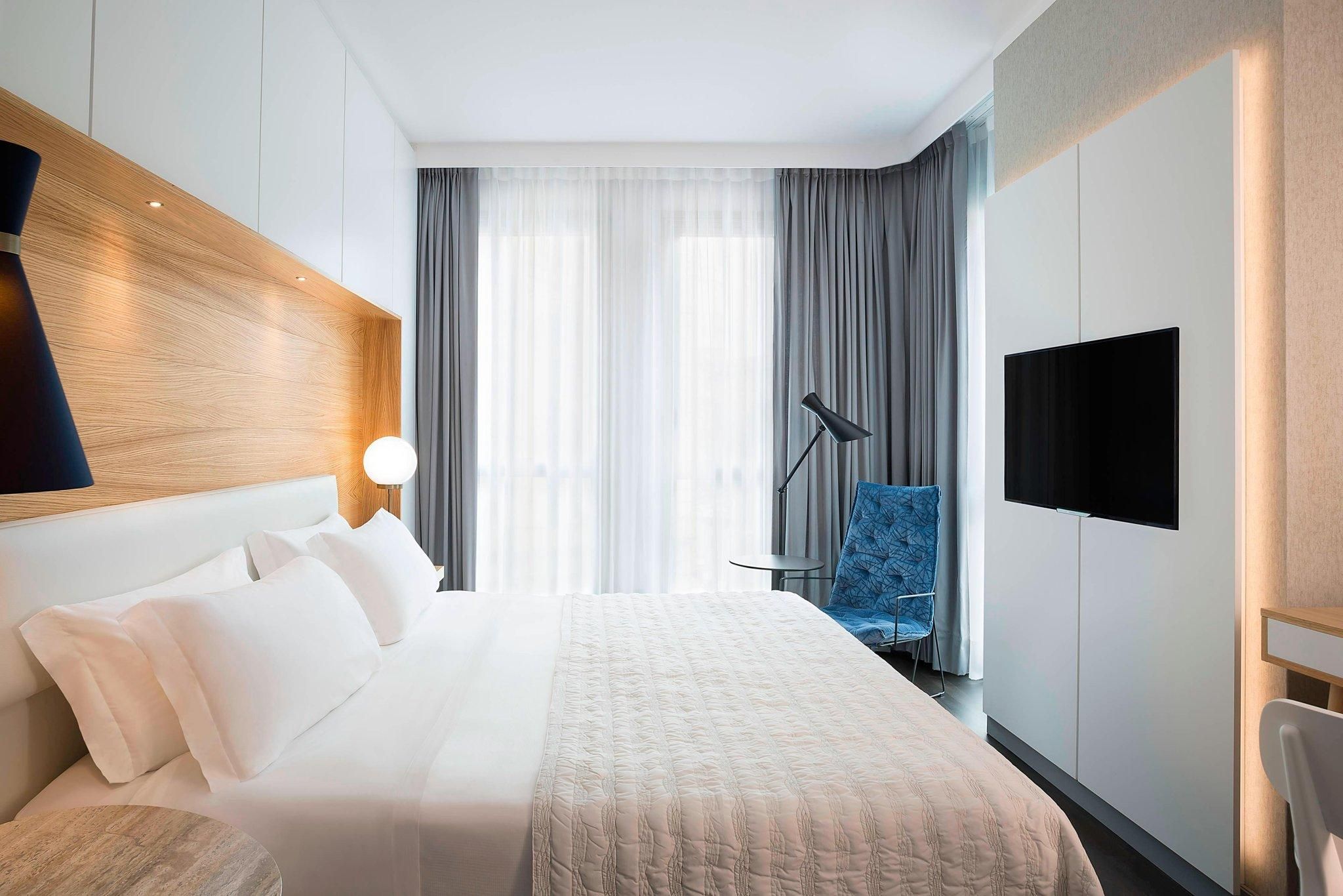 Urban Suite, 1 Bedroom Junior Suite, 1 King, Sofa bed, piazza cavour view, Corner room