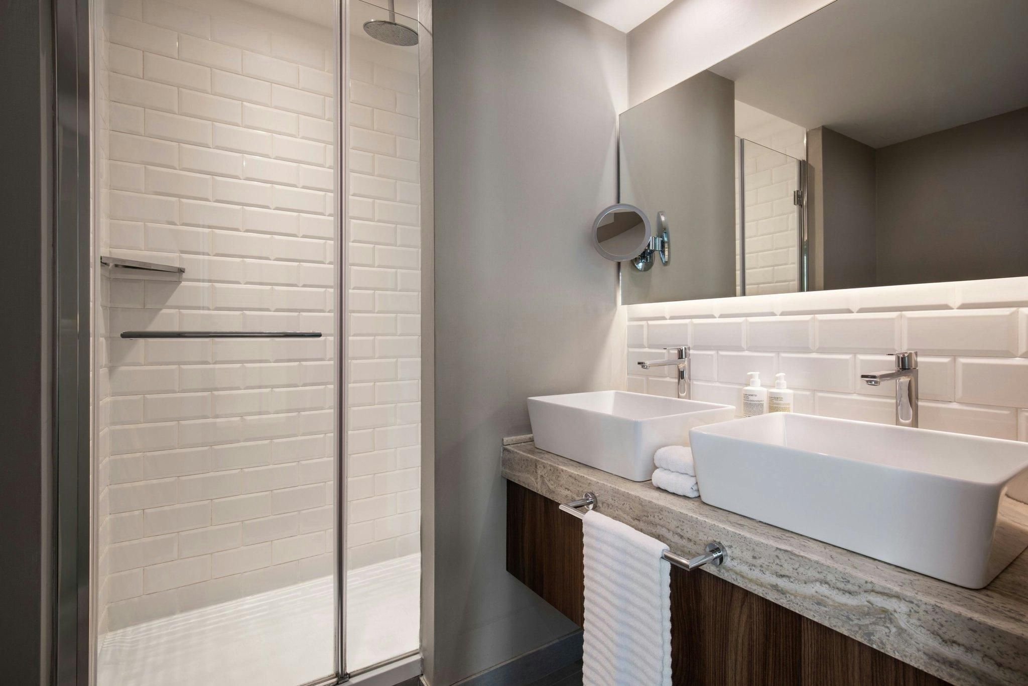 Premier Suite, 1 Bedroom 2 room Suite, 1 King, Sofa bed