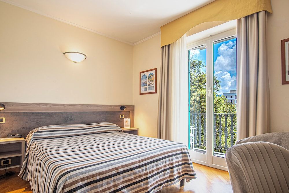 Grande Albergo Sestri Levante Superior Double Room, Garden View 5