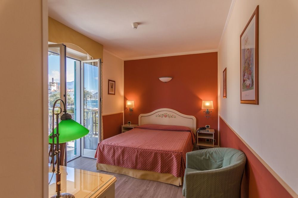 Grande Albergo Sestri Levante Deluxe Double Room, Partial Sea View 6