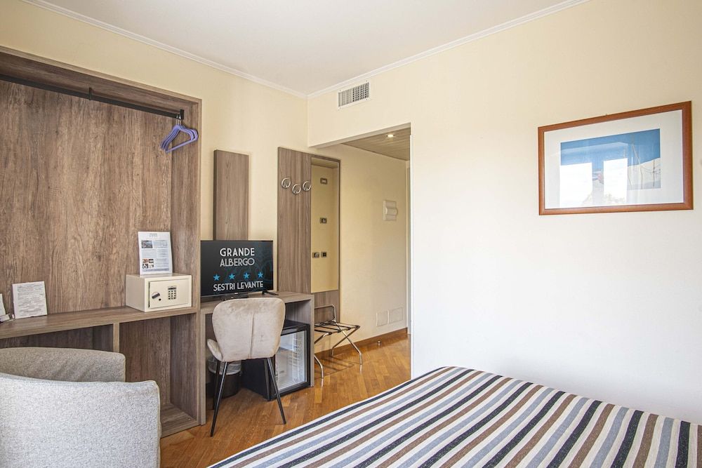 Grande Albergo Sestri Levante Superior Double Room, Garden View 11
