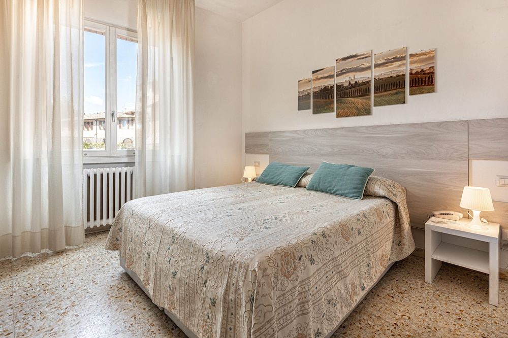 Hotel Minerva Economy Double Room 9