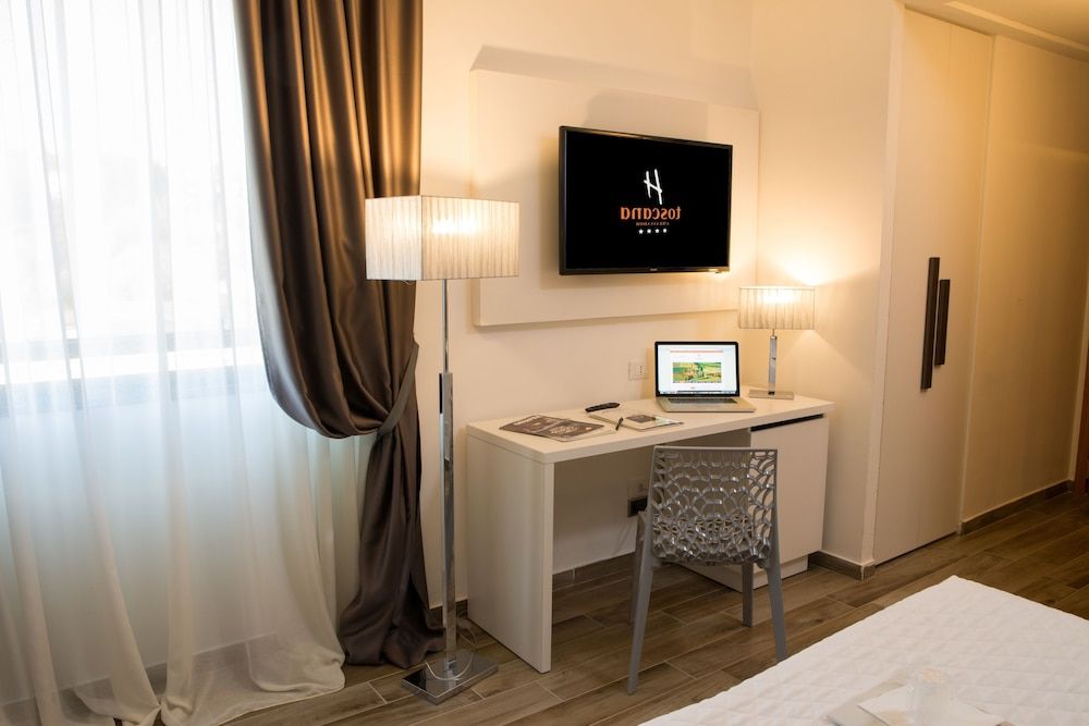 Hotel Toscana Ambassador Deluxe Double Room 7