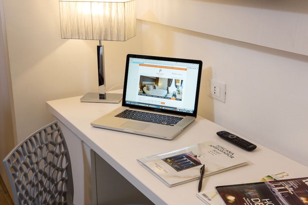 Hotel Toscana Ambassador Deluxe Double Room 6