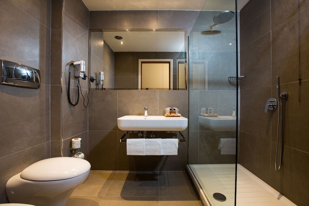 Hotel Toscana Ambassador Deluxe Double Room 4