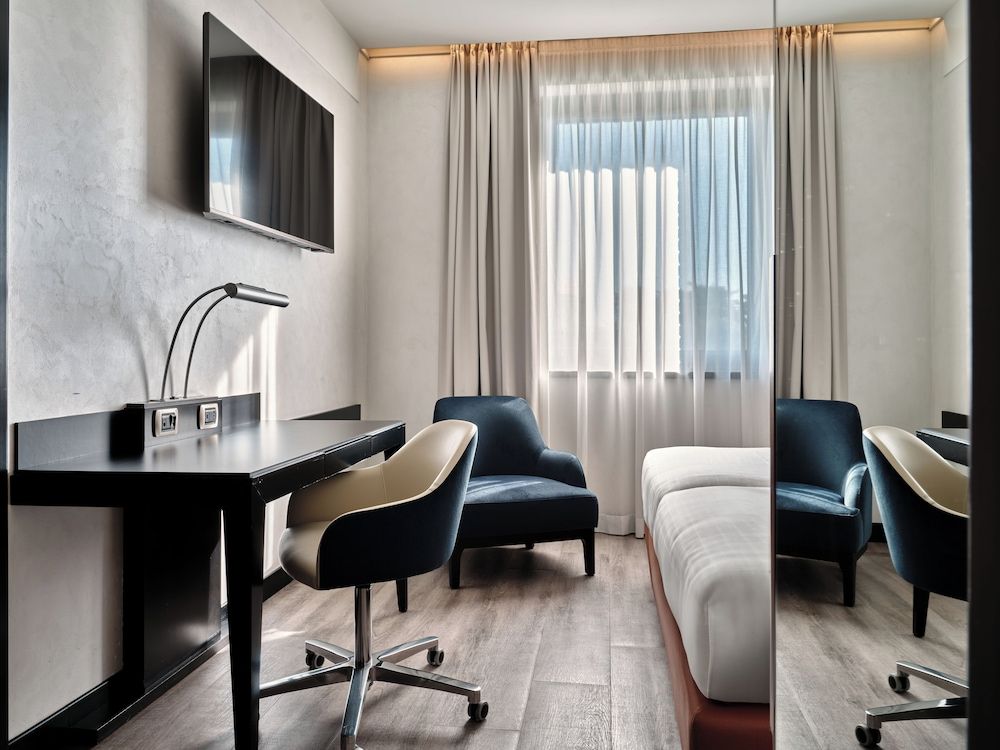 Crowne Plaza Milan - Malpensa Airport by IHG Standard Room, 2 Twin Beds 5