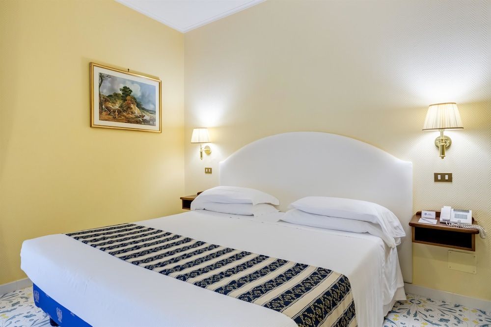 Economy Room, 1 Queen Bed