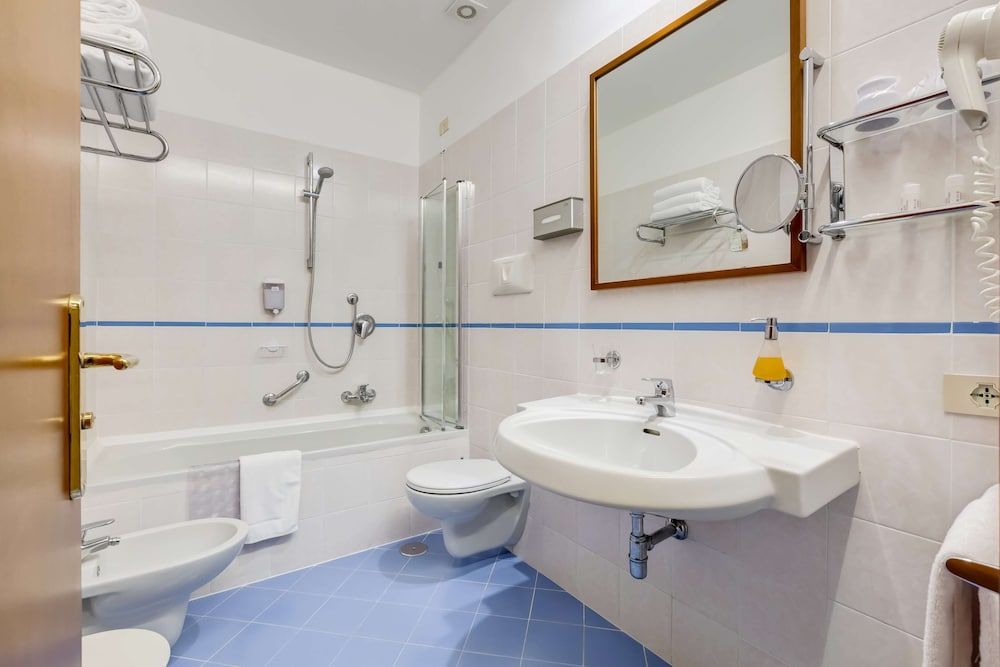 Best Western Hotel La Solara Classic Room, 1 Queen Bed, Balcony 8