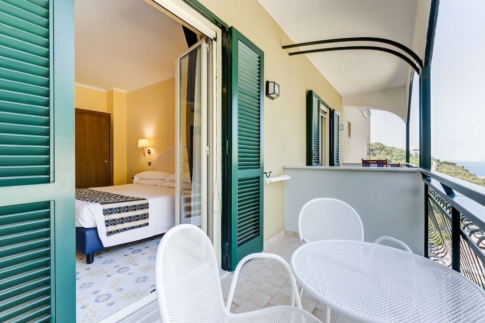 Best Western Hotel La Solara Classic Room, 1 Queen Bed, Balcony 7