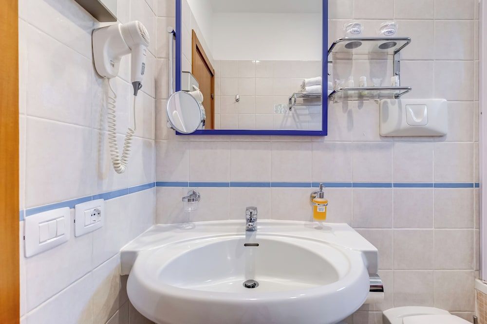 Best Western Hotel La Solara Classic Room, 1 Queen Bed, Balcony 10