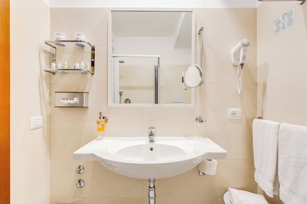 Best Western Hotel La Solara Classic Room, 1 Queen Bed, Balcony 9