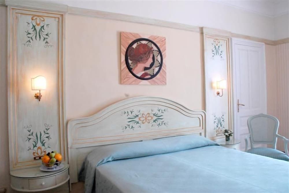 Grand Hotel Europa Palace Standard Double Room, City View