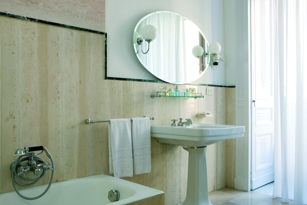 Grand Hotel Europa Palace Standard Double Room, City View 5