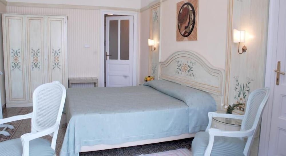 Grand Hotel Europa Palace Standard Double Room, City View 4