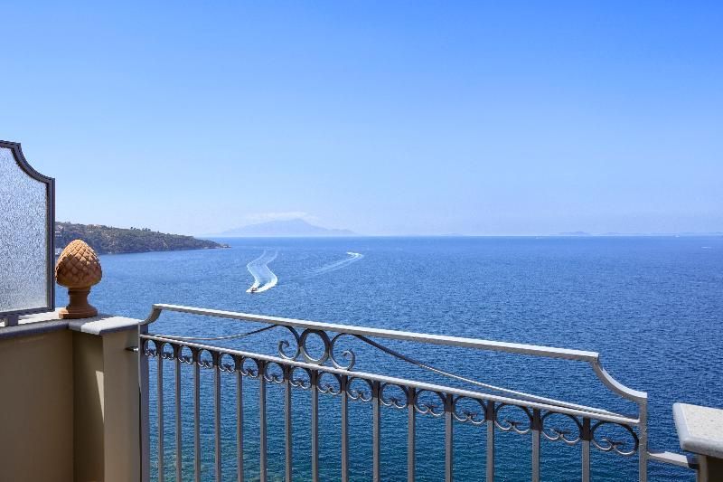 Vesuvio Suite with Sea View