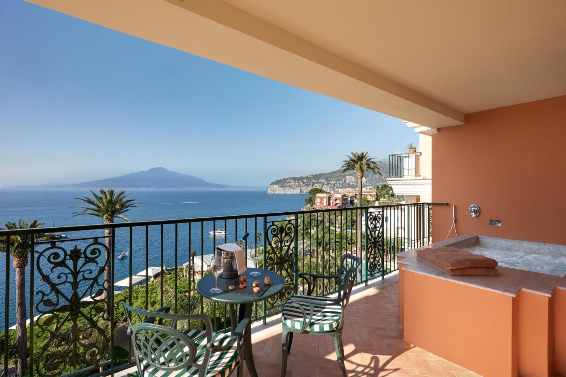 Royal Junior Suite Sea View Terrace with Spa Bath