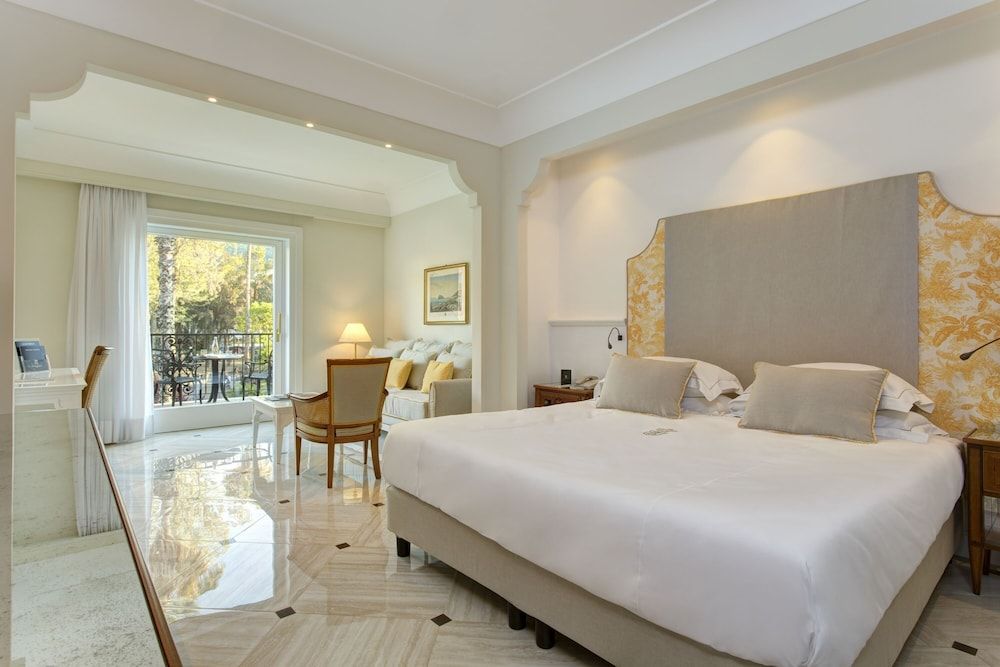 Junior Suite, Balcony, City View (Superior)
