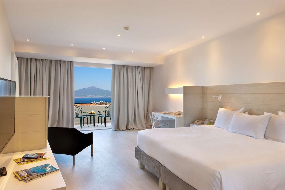 Deluxe Room, 1 King Bed, Sea View