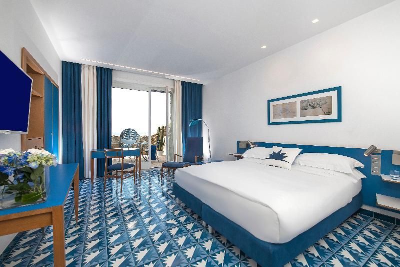 Deluxe Triple Room with Sea View