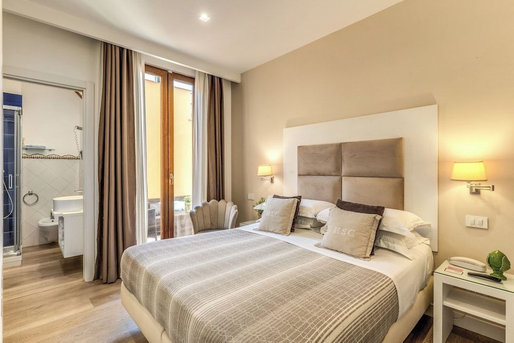 undefined Hotel Sorrento City 4