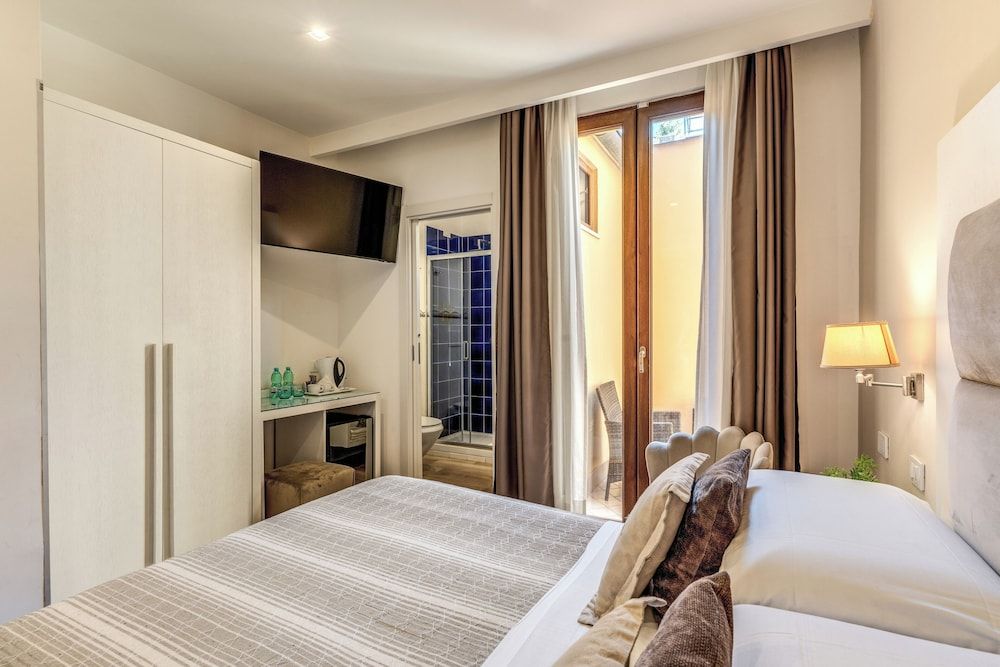 undefined Hotel Sorrento City 9