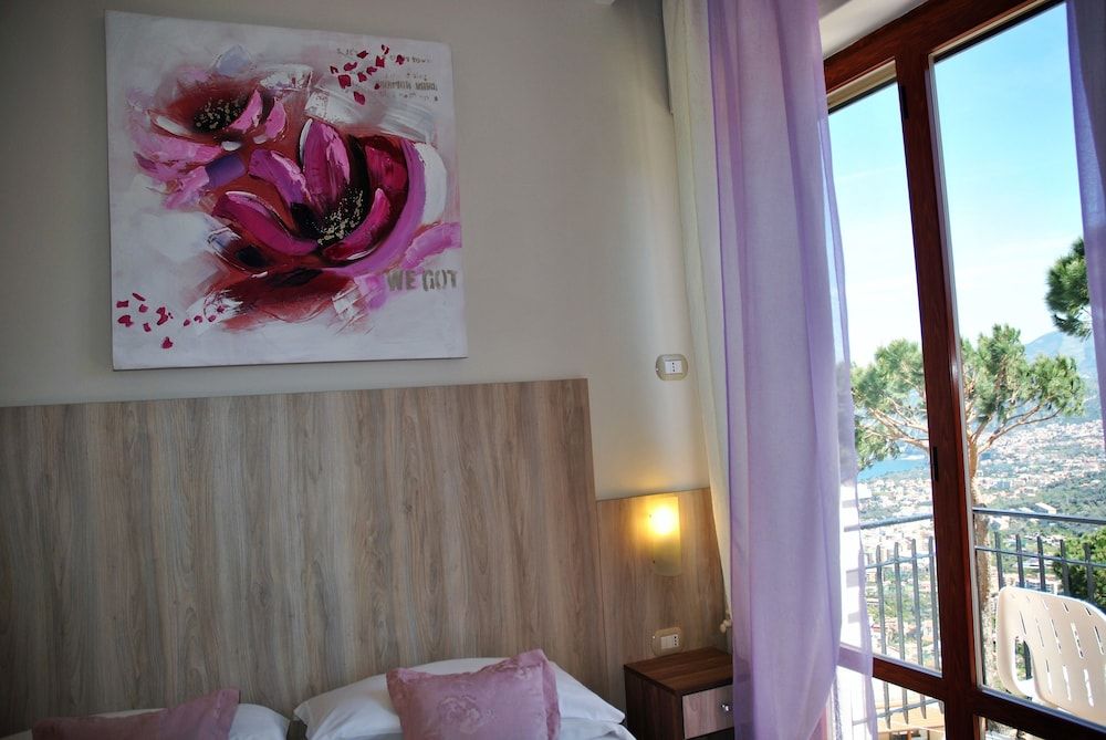 Hotel Villa Fiorita Standard Triple Room, Sea View 12