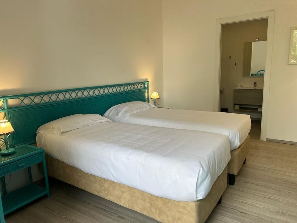 Standard Double or Twin Room (Internal View)