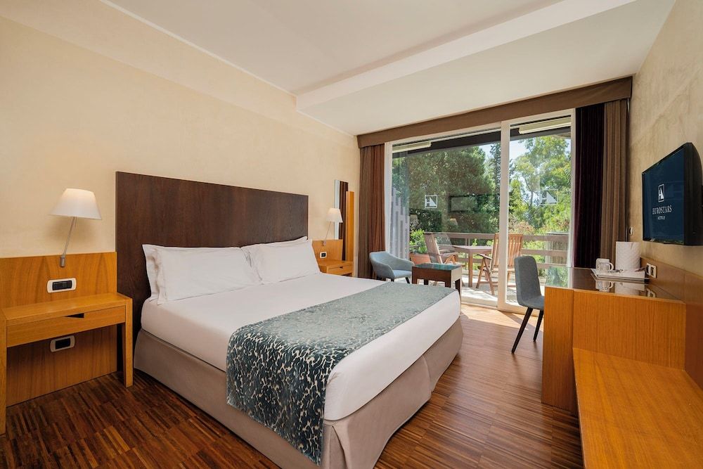 Double Room, Balcony, Partial Sea View