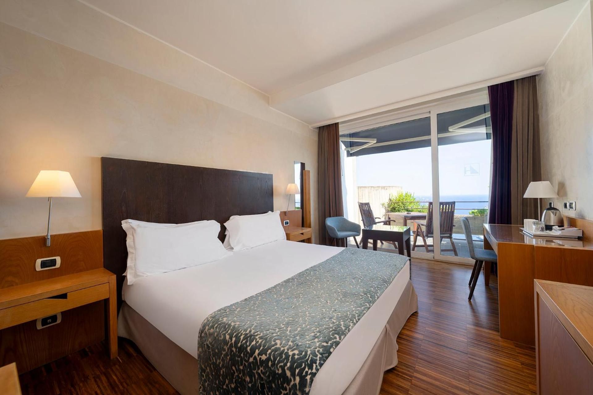Double or Twin Room Superior with Balcony and Premium Sea View