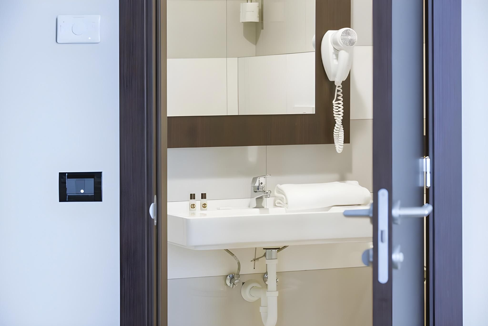 B&B Hotel Trieste Deluxe Room 2