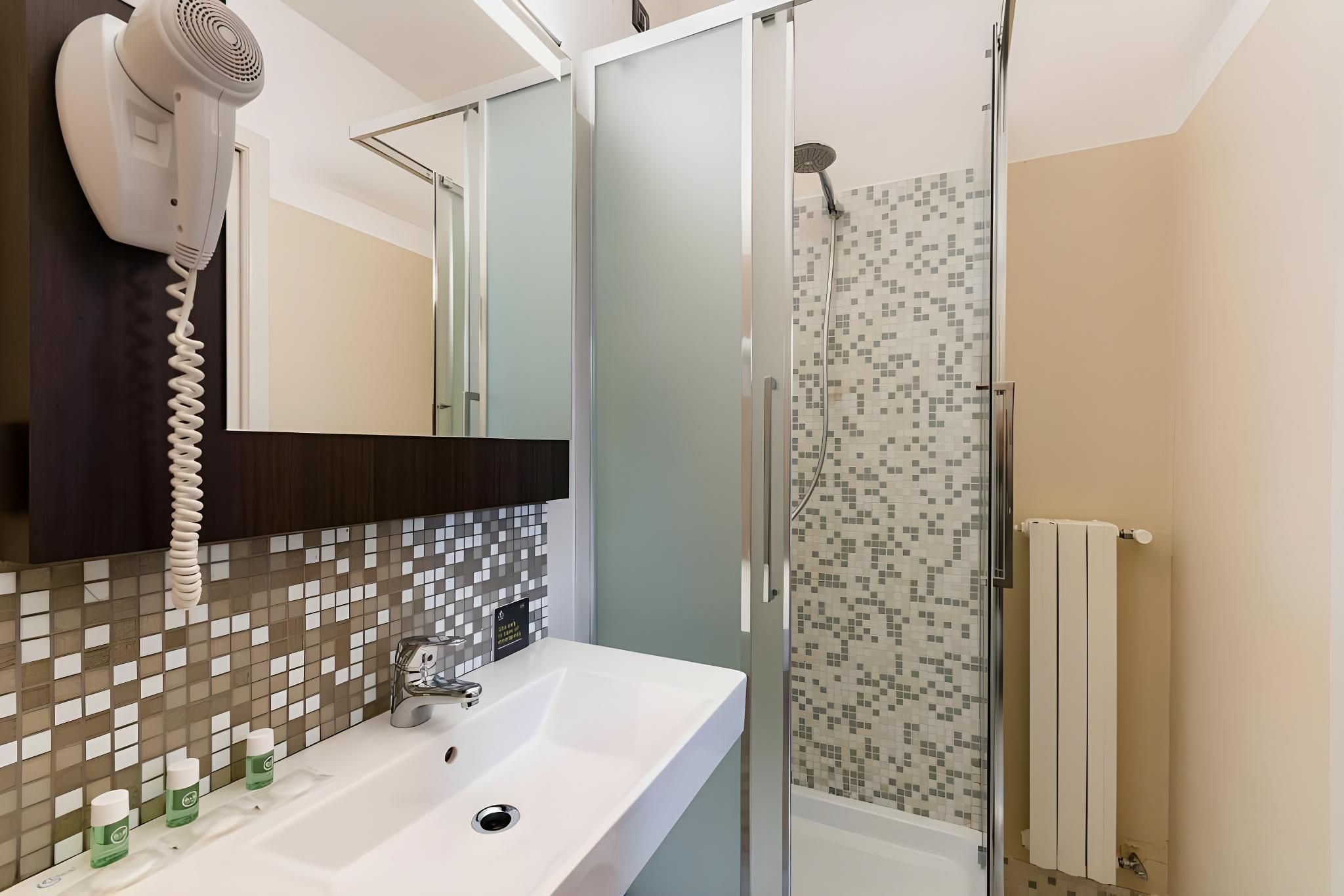 B&B Hotel Trieste Economy Triple Room 2