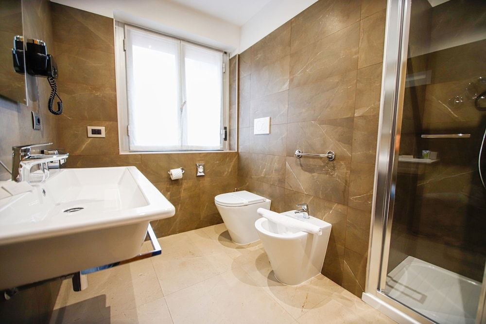 Hotel Diplomatic Comfort Double Room 5